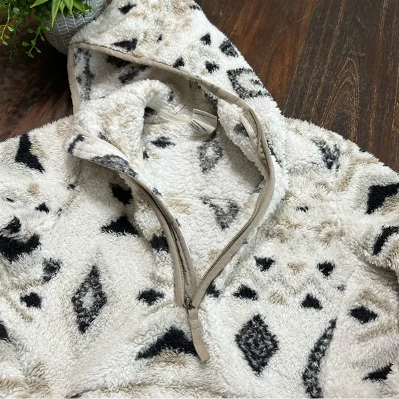 Sherpa pullover sweatshirt v neck zip pockets cream white black tan tribal Small - Picture 5 of 10